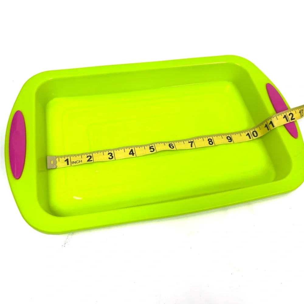 Non-Stick Silicone 8-Inch Square Baking Pan NEW